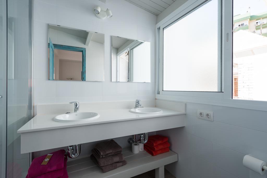 Blue Beach House Atico Con Terraza Malaga Exterior photo